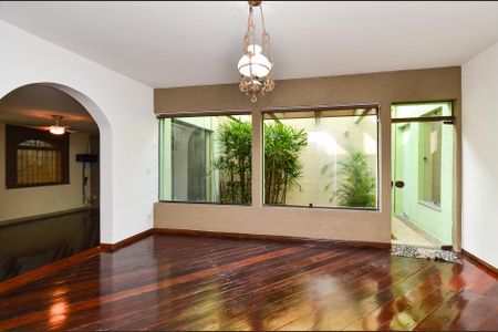 Casa à venda com 336m², 4 quartos e 5 vagas Casa à venda com 336m², 4 quartos e 5 vagasSala de Jantar