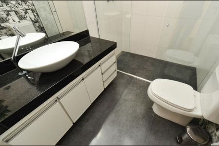 Casa à venda com 336m², 4 quartos e 5 vagas Casa à venda com 336m², 4 quartos e 5 vagasBanheiro Social