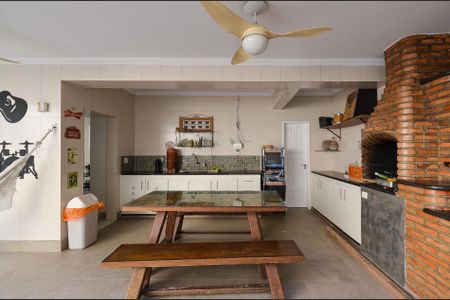 Casa à venda com 336m², 4 quartos e 5 vagas Casa à venda com 336m², 4 quartos e 5 vagasEspaço Gourmet