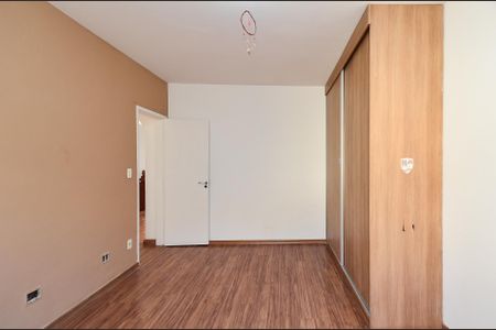 Casa à venda com 336m², 4 quartos e 5 vagas Casa à venda com 336m², 4 quartos e 5 vagasQuarto 2