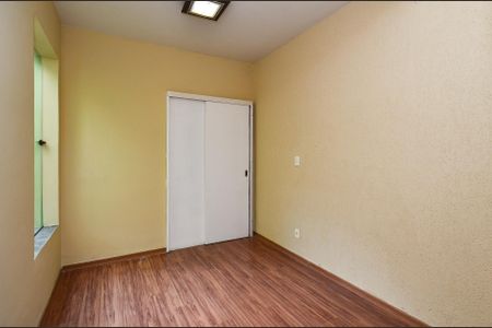 Casa à venda com 336m², 4 quartos e 5 vagas Casa à venda com 336m², 4 quartos e 5 vagasQuarto 1