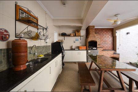 Casa à venda com 336m², 4 quartos e 5 vagas Casa à venda com 336m², 4 quartos e 5 vagasEspaço Gourmet