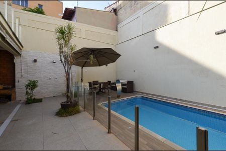 Casa à venda com 336m², 4 quartos e 5 vagas Casa à venda com 336m², 4 quartos e 5 vagasPiscina