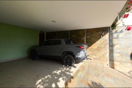 Casa à venda com 336m², 4 quartos e 5 vagas Casa à venda com 336m², 4 quartos e 5 vagasGaragem