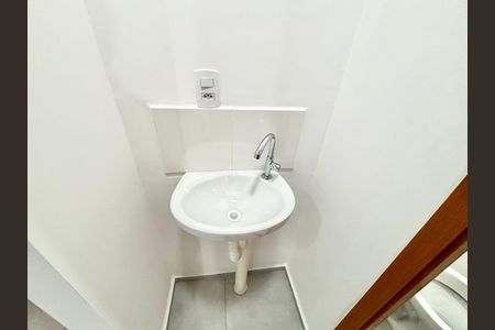 Apartamento para alugar com 45m², 2 quartos e sem vaga Apartamento para alugar com 45m², 2 quartos e sem vagaBanheiro