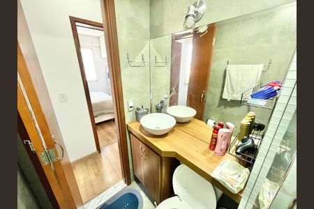 Apartamento à venda com 55m², 2 quartos e 1 vaga Apartamento à venda com 55m², 2 quartos e 1 vagaBanheiro