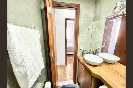 Apartamento à venda com 55m², 2 quartos e 1 vaga Apartamento à venda com 55m², 2 quartos e 1 vagaBanheiro
