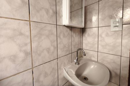Casa para alugar com 71m², 3 quartos e 1 vaga Casa para alugar com 71m², 3 quartos e 1 vagaBanheiro Social