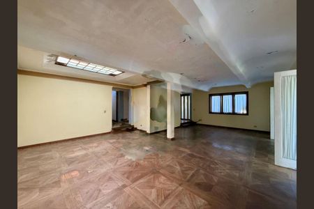 Casa à venda com 206m², 3 quartos e 6 vagas