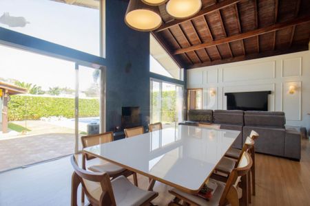 Casa à venda com 330m², 4 quartos e 6 vagas