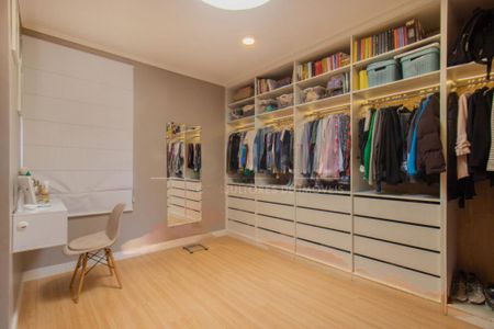 Casa à venda com 330m², 4 quartos e 6 vagas