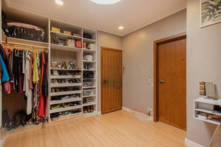 Casa à venda com 330m², 4 quartos e 6 vagas