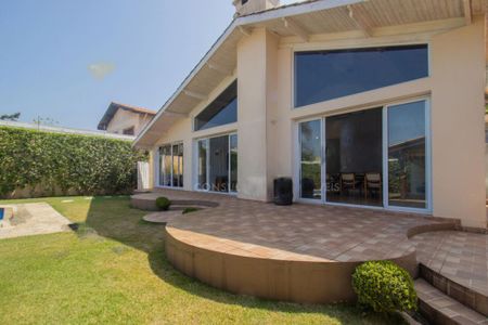 Casa à venda com 330m², 4 quartos e 6 vagas