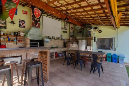 Casa à venda com 330m², 4 quartos e 6 vagas