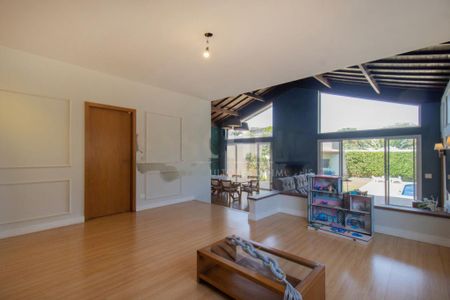 Casa à venda com 330m², 4 quartos e 6 vagas