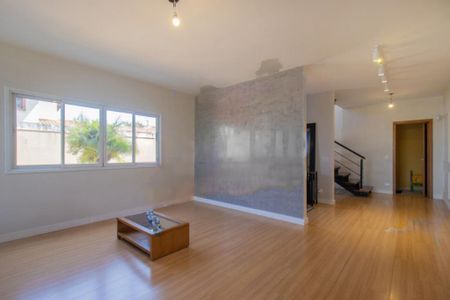 Casa à venda com 330m², 4 quartos e 6 vagas