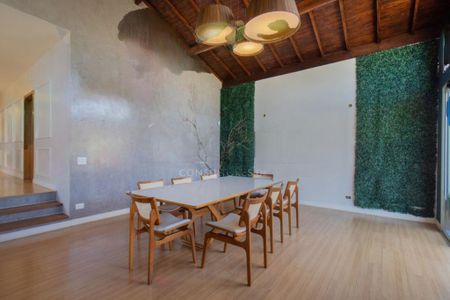 Casa à venda com 330m², 4 quartos e 6 vagas