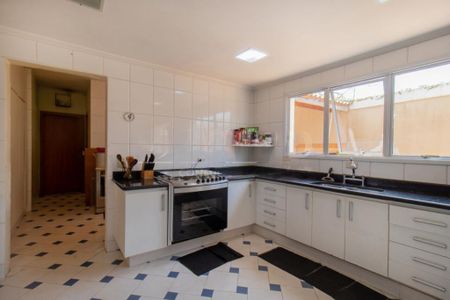 Casa à venda com 4 quartos, 330m² em Interlagos, São Paulo
