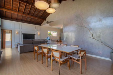 Casa à venda com 330m², 4 quartos e 6 vagas