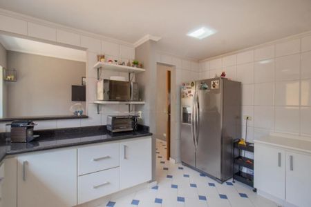 Casa à venda com 330m², 4 quartos e 6 vagas