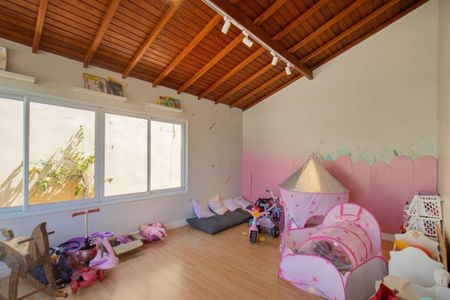 Casa à venda com 330m², 4 quartos e 6 vagas