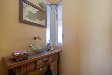 Casa à venda com 330m², 4 quartos e 6 vagas