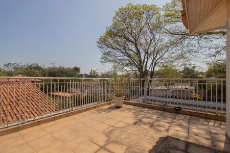 Casa à venda com 330m², 4 quartos e 6 vagas