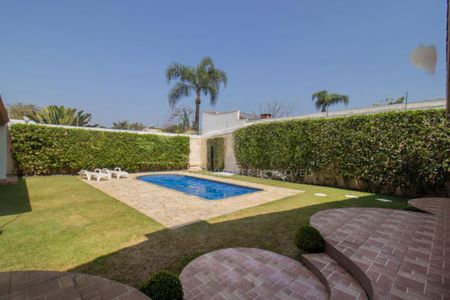 Casa à venda com 330m², 4 quartos e 6 vagas
