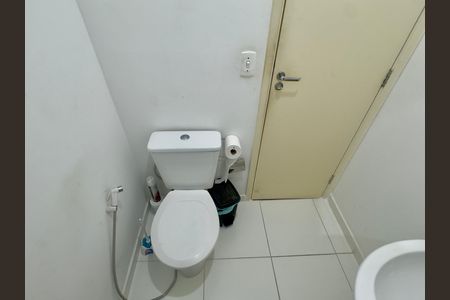 Casa de condomínio para alugar com 55m², 2 quartos e 1 vaga Casa de condomínio para alugar com 55m², 2 quartos e 1 vagaBanheiro
