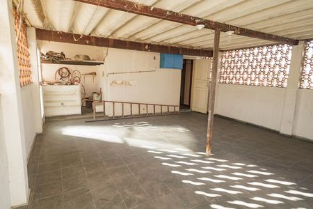 Casa à venda com 352m², 6 quartos e 2 vagas Casa à venda com 352m², 6 quartos e 2 vagasTerraço