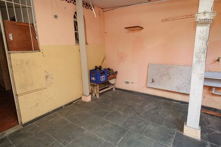 Casa à venda com 352m², 6 quartos e 2 vagas Casa à venda com 352m², 6 quartos e 2 vagasÁrea externa