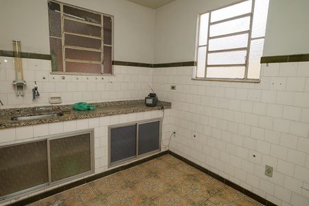Casa à venda com 352m², 6 quartos e 2 vagas Casa à venda com 352m², 6 quartos e 2 vagasCozinha