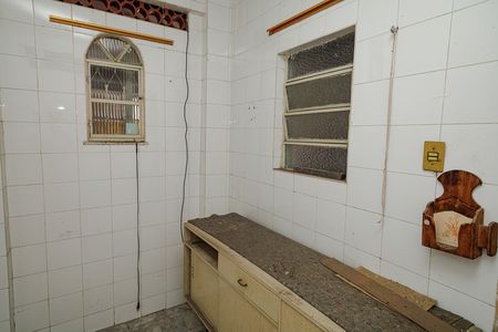 Casa à venda com 352m², 6 quartos e 2 vagas Casa à venda com 352m², 6 quartos e 2 vagasQuarto de serviço