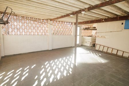 Casa à venda com 352m², 6 quartos e 2 vagas Casa à venda com 352m², 6 quartos e 2 vagasTerraço