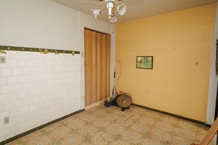 Casa à venda com 352m², 6 quartos e 2 vagas Casa à venda com 352m², 6 quartos e 2 vagasQuarto 6