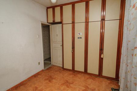 Casa à venda com 352m², 6 quartos e 2 vagas Casa à venda com 352m², 6 quartos e 2 vagasQuarto 2