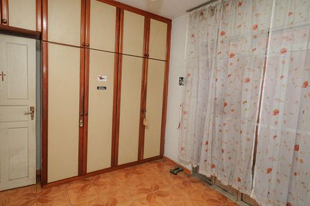 Casa à venda com 352m², 6 quartos e 2 vagas Casa à venda com 352m², 6 quartos e 2 vagasQuarto 2
