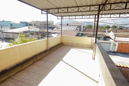 Casa à venda com 352m², 6 quartos e 2 vagas Casa à venda com 352m², 6 quartos e 2 vagasTerraço frente