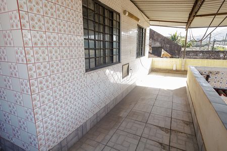 Casa à venda com 352m², 6 quartos e 2 vagas Casa à venda com 352m², 6 quartos e 2 vagasVaranda