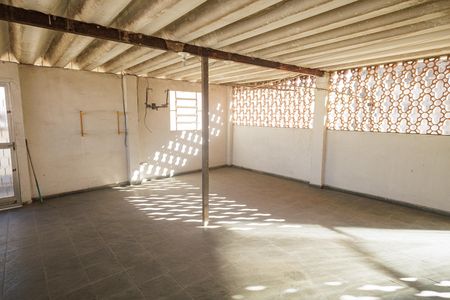 Casa à venda com 352m², 6 quartos e 2 vagas Casa à venda com 352m², 6 quartos e 2 vagasTerraço