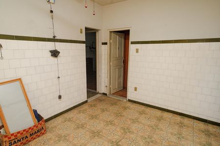 Casa à venda com 352m², 6 quartos e 2 vagas Casa à venda com 352m², 6 quartos e 2 vagasQuarto 6