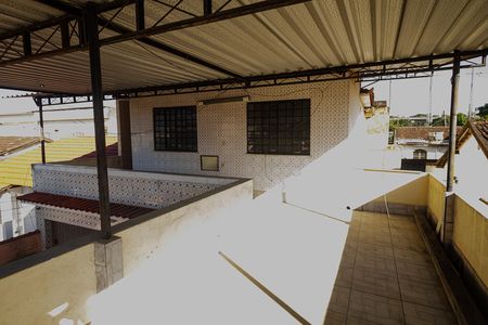 Casa à venda com 352m², 6 quartos e 2 vagas Casa à venda com 352m², 6 quartos e 2 vagasTerraço frente