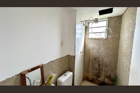 Banheiro de apartamento à venda com 2 quartos, 40m² em Vila Alzira, Guarulhos