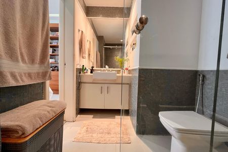 Apartamento à venda com 48m², 1 quarto e sem vaga Apartamento à venda com 48m², 1 quarto e sem vagaBanheiro da Suíte