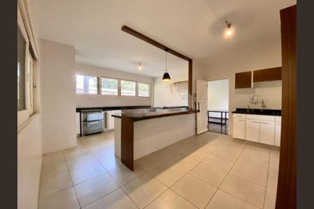 Casa à venda com 4 quartos, 560m² em Chácara Flora, São Paulo