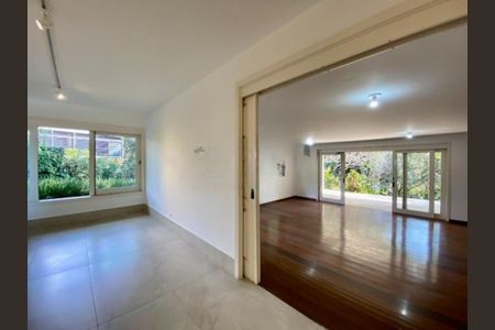 Casa à venda com 4 quartos, 560m² em Chácara Flora, São Paulo