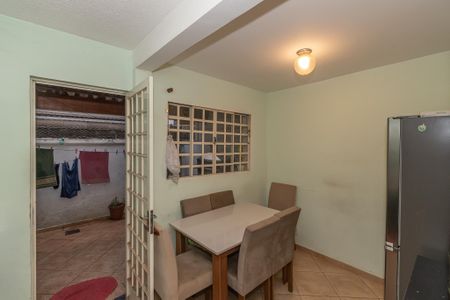 Casa de condomínio à venda com 82m², 2 quartos e 1 vagaCozinha 