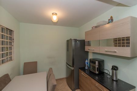 Casa de condomínio à venda com 82m², 2 quartos e 1 vagaCozinha 
