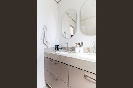 Apartamento para alugar com 112m², 2 quartos e 2 vagas Apartamento para alugar com 112m², 2 quartos e 2 vagasBanheiro da Suíte
