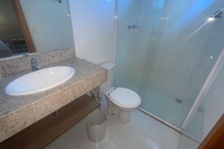 Banheiro de apartamento para alugar com 1 quarto, 32m² em Centro, Duque de Caxias